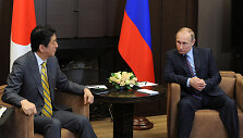 Japonijos premjeras Abe susitiko su Rusijos prezidentu Putinu