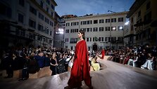 &bdquo;Valentino&ldquo; auk&scaron;tosios mados 2015 m. kolekcijos modelis