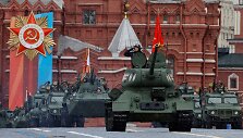 Rusijos tankas T-34 per Pergalės dienos paradą