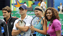 Rogeris Federeris, Andy Roddickas, Marija &Scaron;arapova ir Serena Williams