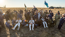 Į Žemę sugrįžo trys astronautai