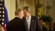 Vladimiras Putinas ir George'as W.Bushas 2001 metais