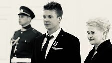  2015 m. prezidentė Dalia Grybauskaitė Tomą &Scaron;aparnį apdovanojo Žūvančiųjų gelbėjimo kryžiumi