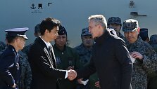 NATO generalinis sekretorius Jensas Stoltenbergas ir Japonijos gynybos viceministras Toshiras Inas