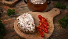 Pikanti&scaron;kam skoniui &ndash; plaktas sviestas su raudona saldžiąja paprika
