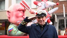 Vokiečių menininkas Jacques Tilly prie savo kūrinio, pa&scaron;iepiančio Rusijos prezidentą Vladimirą Putiną