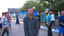 22 metus vergavęs Myint Naing Indonezijos uoste laukia kelionės namo
