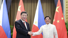 Filipinų prezidentas Ferdinandas Marcosas jaunesnysis ir Kinijos lyderis Xi Jinpingas
