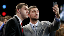 Vasilije Micičius (de&scaron;inėje) 2014-aisiais pateko į NBA
