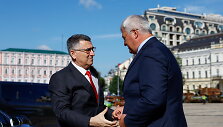 Gideonas Saaras, Andrijus Sybiha