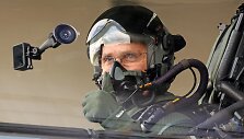 NATO vadovas Jensas Stoltenbergas sėdo prie naikintuvo &bdquo;Eurofighter&ldquo; &scaron;turvalo