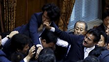Japonijos politikų grumtynės 