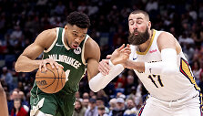 Giannis Antetokounmpo ir Jonas Valančiūnas