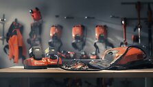 Akumuliatoriai ruo&scaron;iami darbui. &bdquo;Husqvarna Lietuva&ldquo; nuotr.
