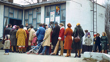 Eilė prie kino teatro Sovietų Sąjungoje 1981 m.