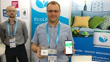 Adamas Pastuszka demonstruoja &bdquo;EcoLife&ldquo; jutiklį
