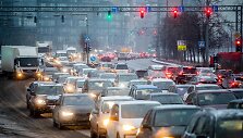 Paskutinę dieną prie&scaron; Kalėdų &scaron;ventes Vilnius sustojo spūstyse.
