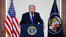 Donaldas Trumpas /  / Aaron Schwartz/POOL via CNP/INST