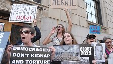 Protestuotojai reikalauja paleisti sulaikytus venesueliečius / Jimin Kim / ZUMAPRESS.com