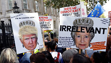 Didžiosios Britanijos gatves užplūdo protestuotojai