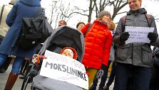 Mokslininkų piketas prie Vyriausybės