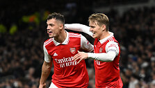 Granitas Xhaka ir Martinas Odegaard'as &scaron;venčia įvartį