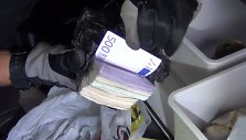Sulaikyta grynųjų pinigų ir cigarečių kontrabanda