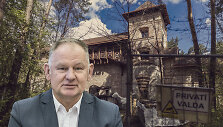 &bdquo;Litexpo&ldquo; pa&scaron;onėje praeivius baugina nebaigta statyti kavinė