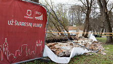 Nugriuvo dalis tvoros &scaron;alia Vilniaus Kirdiejų rūmų