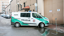Policijos automobiliai prie Kauno tardymo izoliatoriaus