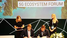 Latvijos susisiekimo ministras Uldis Augulis ir Estijos verslumo bei informacinių technologijų ministras Rene Tammistas pasira&scaron;o 5G įsipareigojimų memorandim1