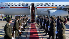 Olafas Scholzas atvyko į Kijevą