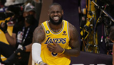 3-5. LeBronas Jamesas (&bdquo;Los Angeles Lakers&ldquo;) &ndash; 47,6 mln. JAV dolerių