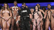 Drakhano Blackharto kolekcijos &bdquo;Black Tape Project&ldquo; pristatymas Niujorko mados savaitėje