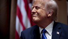 Donaldas Trumpas /  / Shawn Thew/POOL via CNP/INSTARim