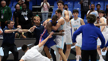 Argentinos ir Dominikos Respublikos krep&scaron;ininkai susipliekė po finalinio &scaron;vilpuko.