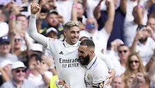 Madrido "Real" &scaron;venčia įvartį: Federico Valverde ir Karimas Benzema.