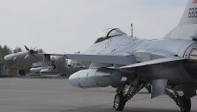 Aviacijos bazėje &Scaron;iauliuose leidžiasi NATO lėktuvas
