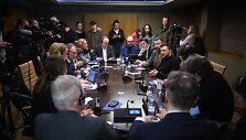 Volodymyras Zelenskis su žurnalistais