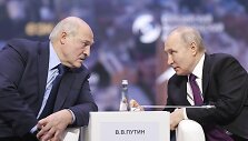 Baltarusijos autoritarinis prezidentas Aliaksandras Luka&scaron;enka ir Rusijos lyderis Vladimiras Putinas