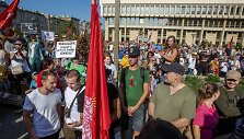 Prie Seimo vyksta protestas dėl planuojamo Vyriausybės ribojimų neturintiems Galimybių paso