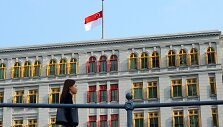 Pusiau nuleista Singapūro vėliava