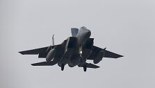 Naikintuvas F-15. Su F-ąį JAV karinės oro paėgos &scaron;įmet i&scaron;mėgino lazerinius finklus