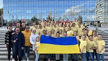 Kauno Vienybės aik&scaron;tėje &ndash; masinis vaikų &scaron;okis, i&scaron;rei&scaron;kiantis palaikymą Ukrainai