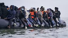 Laman&scaron;o sąsiaurį kertantys nelegalūs migrantai / Ioannis Alexopoulos / ZUMAPRESS.com