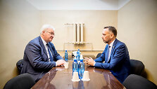 Andrijus Sybiha, Maxime'as Prevotas