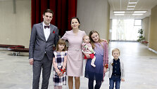 Tomas Tomilinas ir Kristina Juozapavičiūtė su vaikais