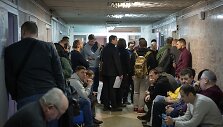 Ukrainiečiai &scaron;aukimo į kariuomenę biure Kyjive