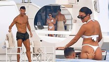 Christiano Ronaldo su mylimąja užfiksuoti jachtoje