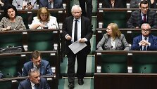 Lenkijos Seimo nariai. Centre &ndash; Jaroslawas Kaczynskis